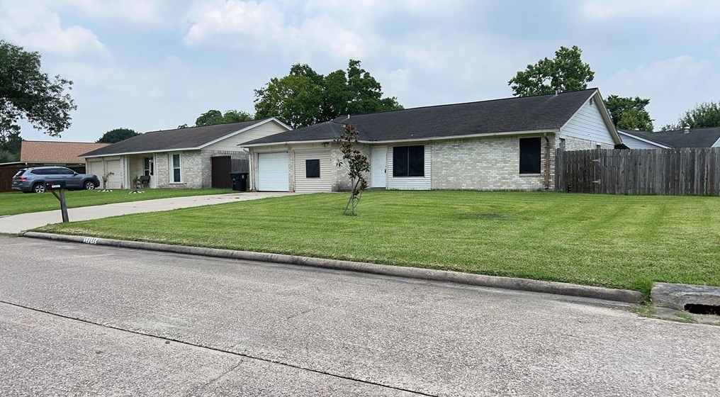 12231 New Brunswick Dr, Houston TX  77089-6527 exterior