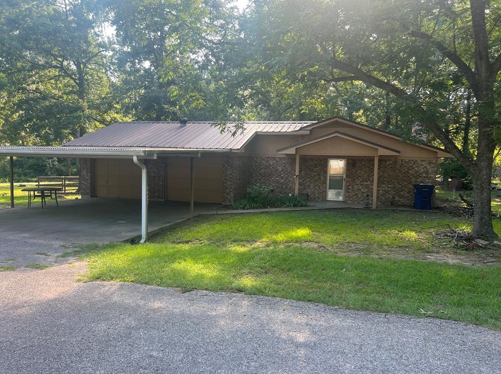 121 Apache, Onalaska, TX 77360-6489