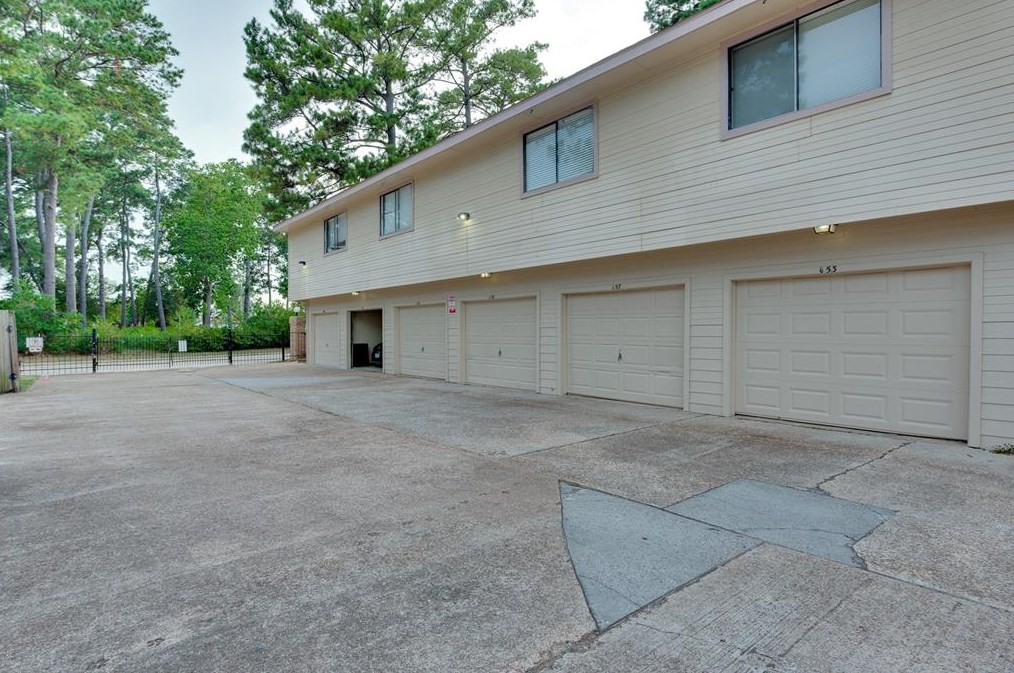 16800 Sugar Pine Dr, Houston TX  77090-3659 exterior