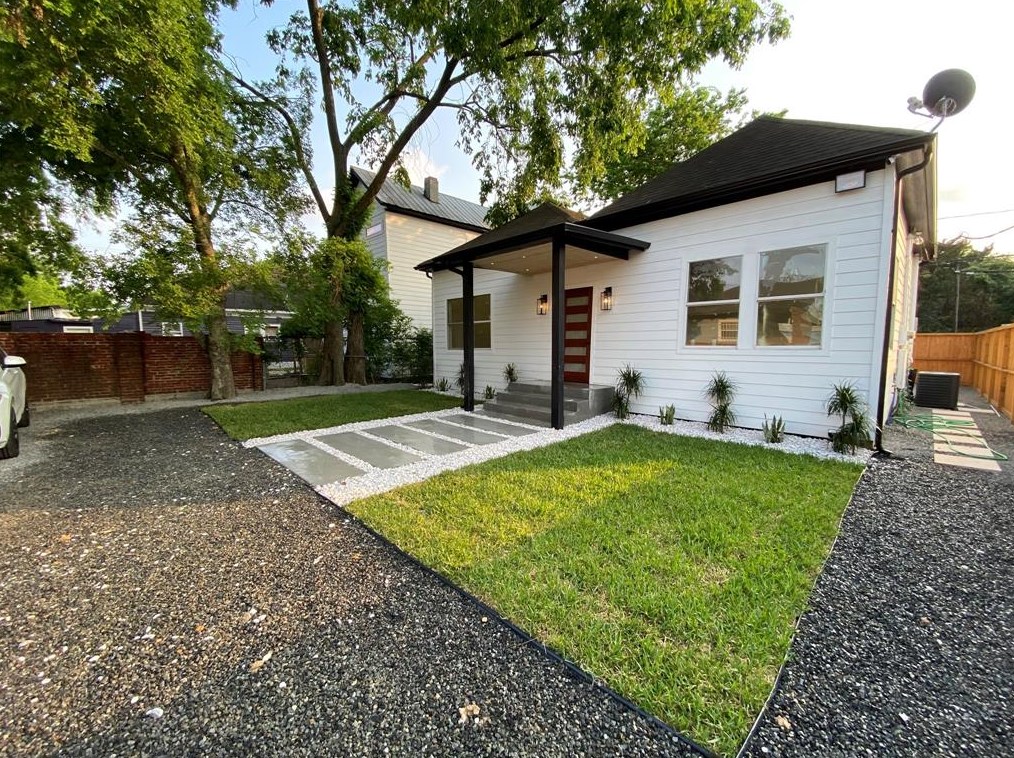 2020 Fulton St, Houston, TX 77009