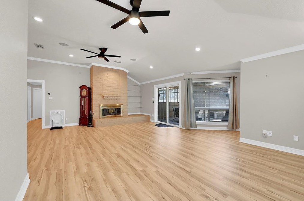 9242 Wellsworth Dr, Houston, TX 77083