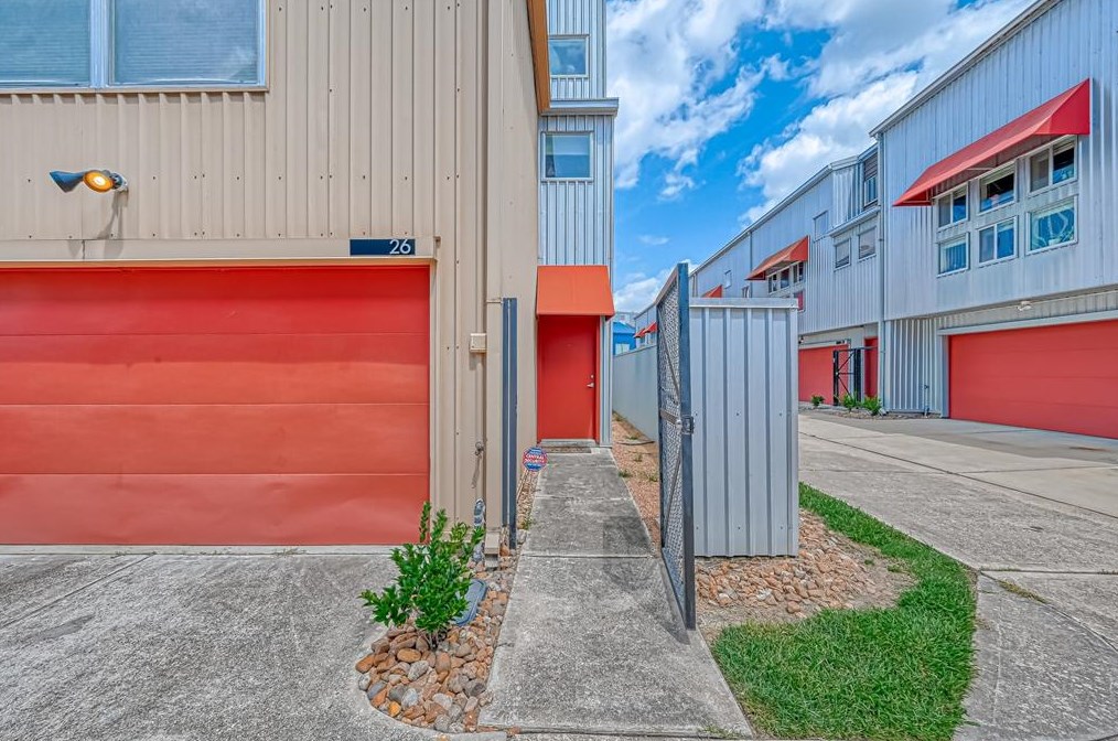 2605 Calumet St, Houston, TX 77004-7540