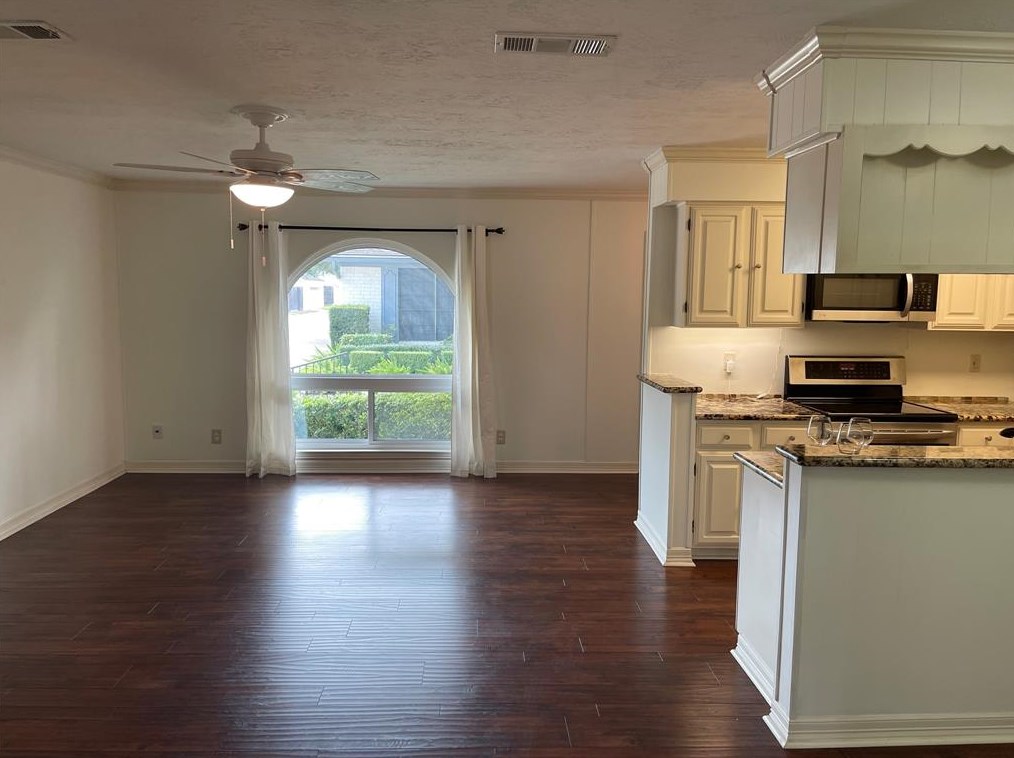 2958 Gessner Rd, Houston TX  77063-3705 exterior