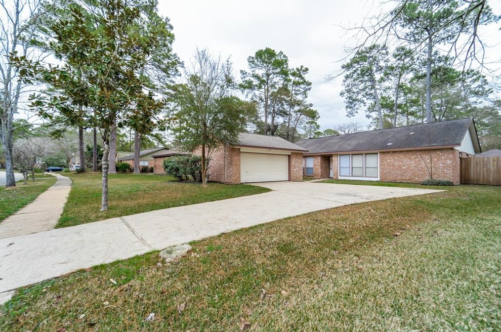 15114 Forest Lodge Dr, Houston, TX 77070-1217
