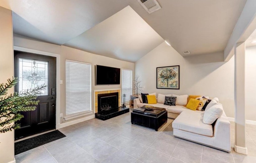 775 Worthshire St, Houston TX  77008-6432 exterior