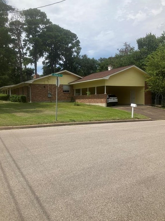 1904 18th St, Huntsville, TX 77340-4211