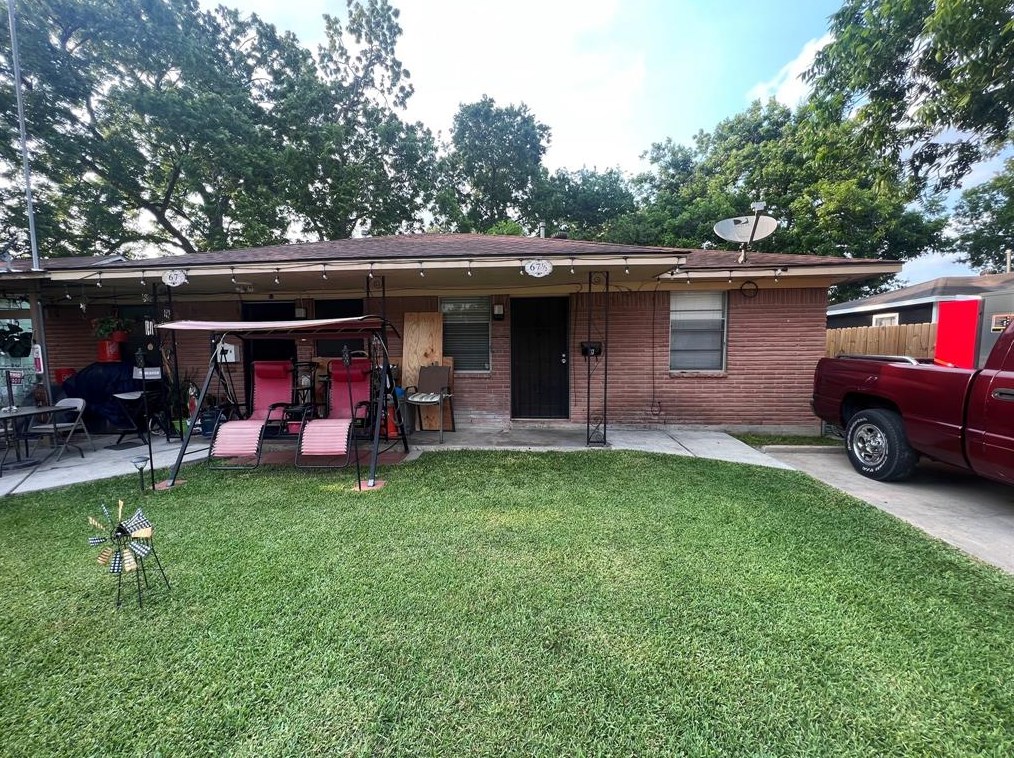 67 Neyland St, Houston, TX 77022