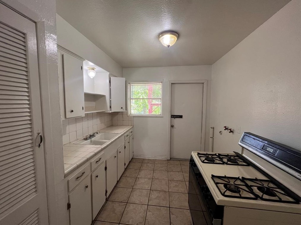 67 Neyland St, Houston TX  77022-6206 exterior