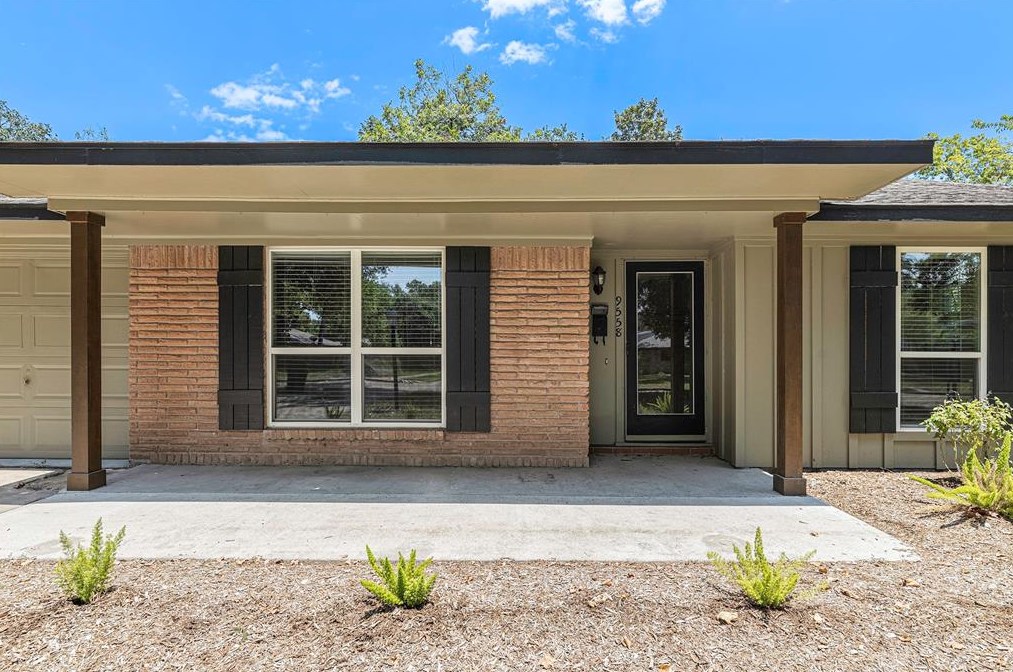 9558 Weatherwood Dr, Houston, TX 77080