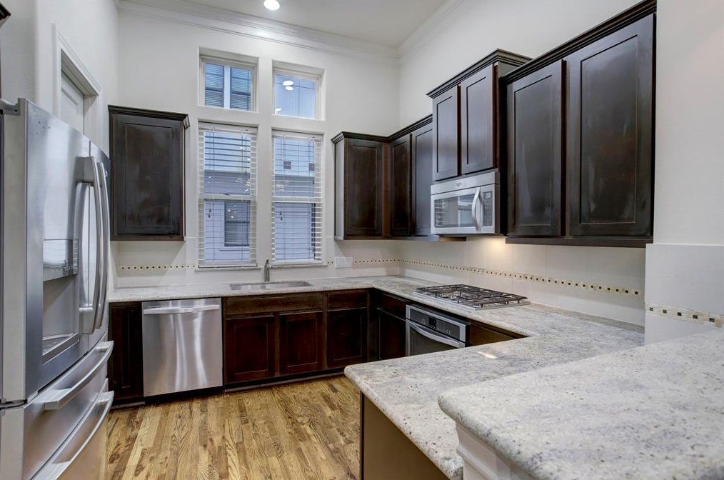 2005 Fannin Sta, Houston, TX 77045-4649