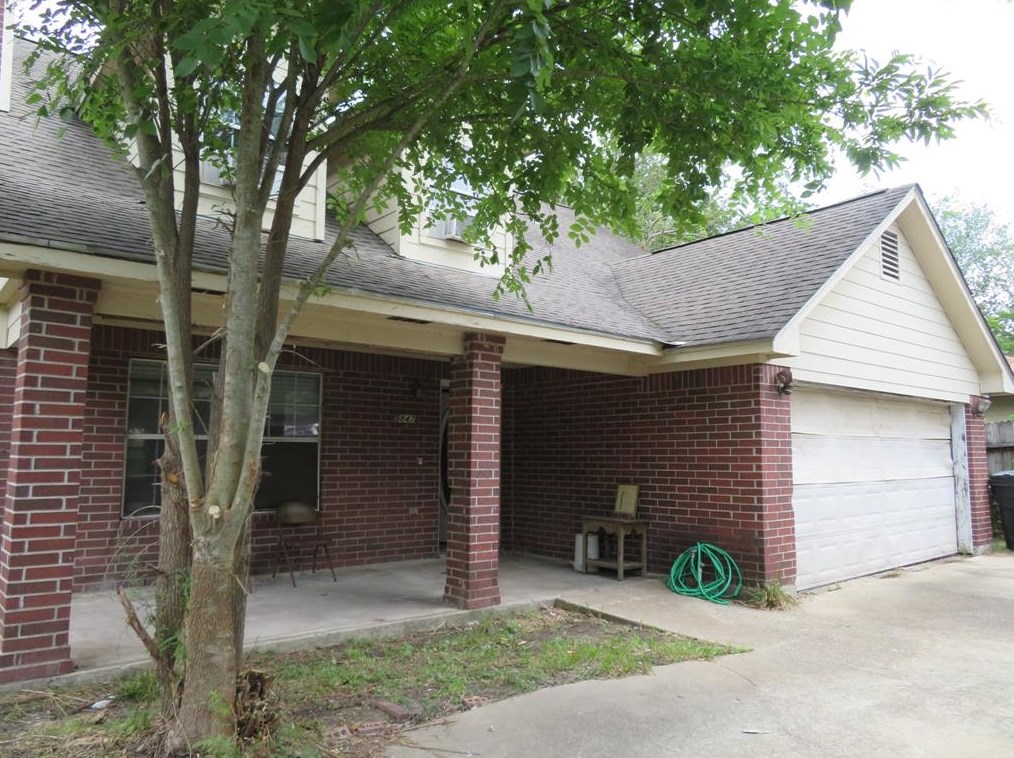 5847 Southington St, Houston, TX 77033-1825