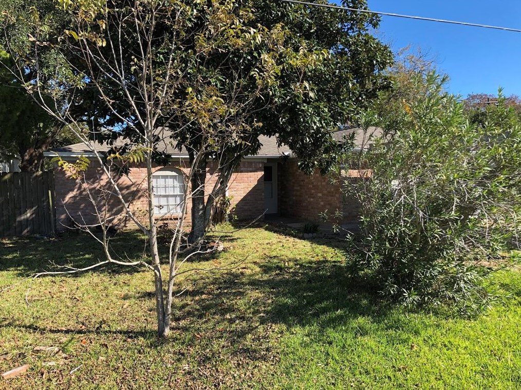 2929 Leroy St, Bacliff TX  77518-1120 exterior