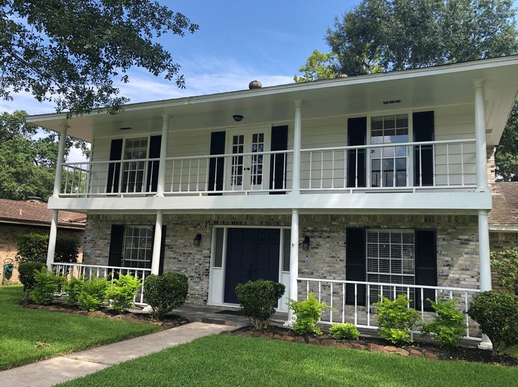 347 Forest Lake Dr, Taylor Lake Village, TX 77586