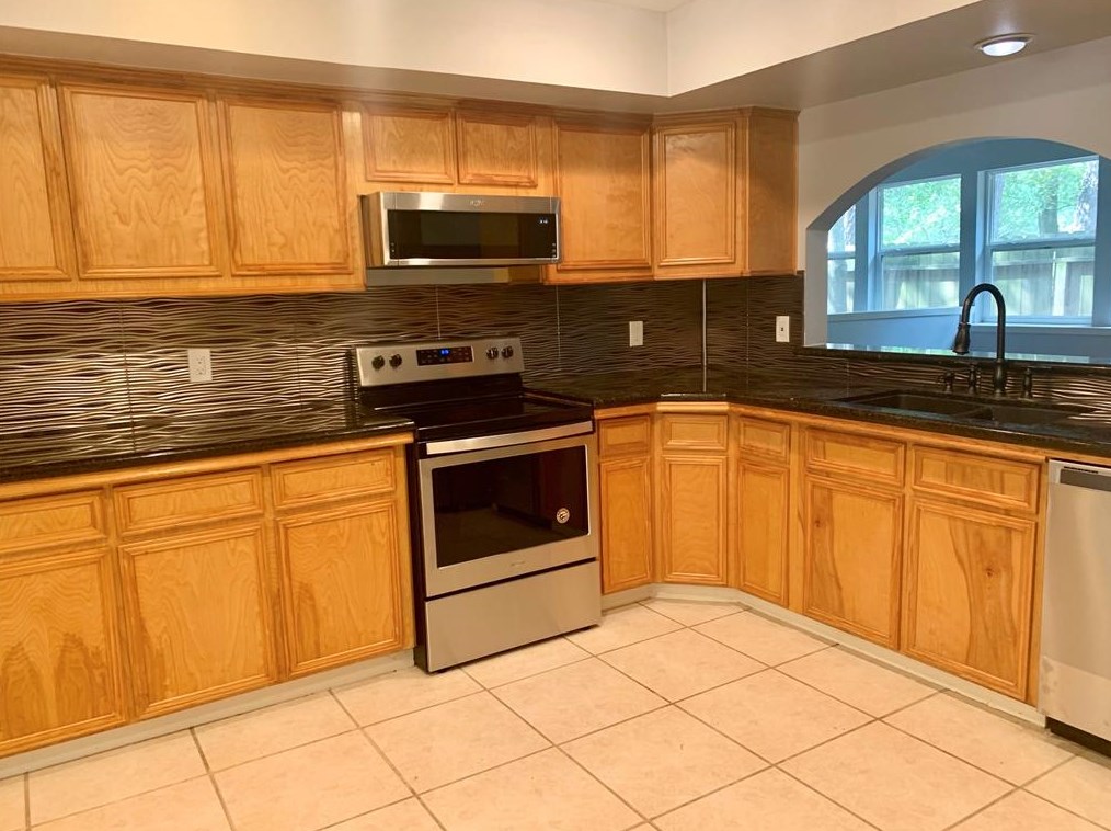 9 Raven Ridge Ln, Spring TX  77380-3349 exterior