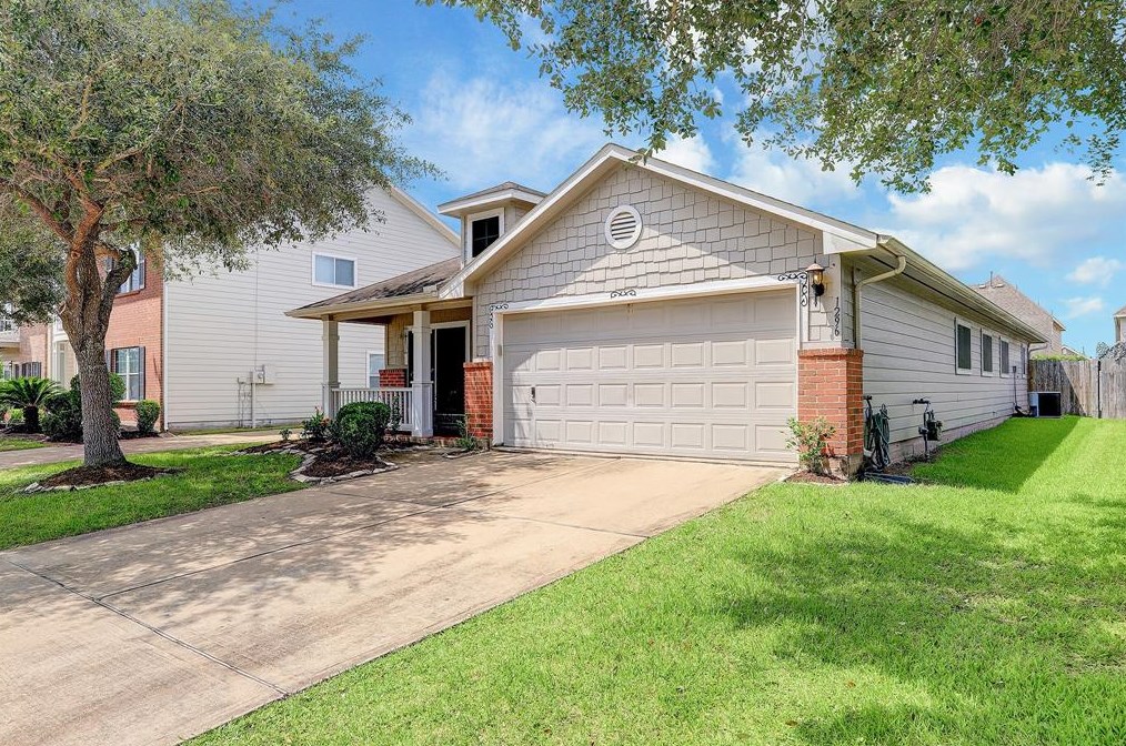 1296 Pinto Pass, Alvin, TX 77511-4844