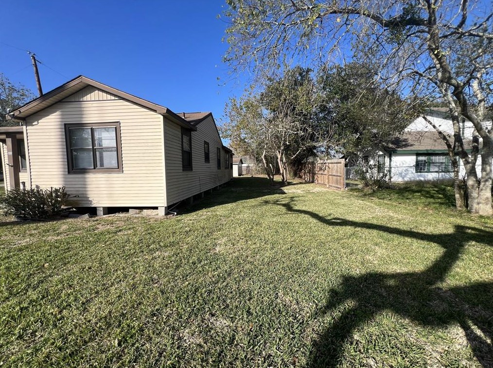 6409 Jackson Rd, Hitchcock, TX 77563
