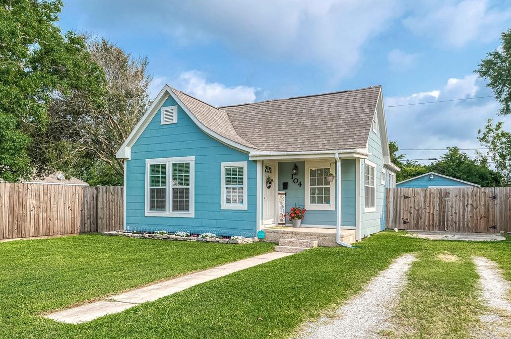 104 Morrell St, Baytown, TX 77520-2618