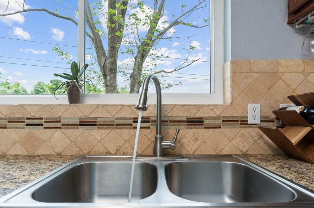 2406 Cannons Hall Ct, Richmond TX exterior