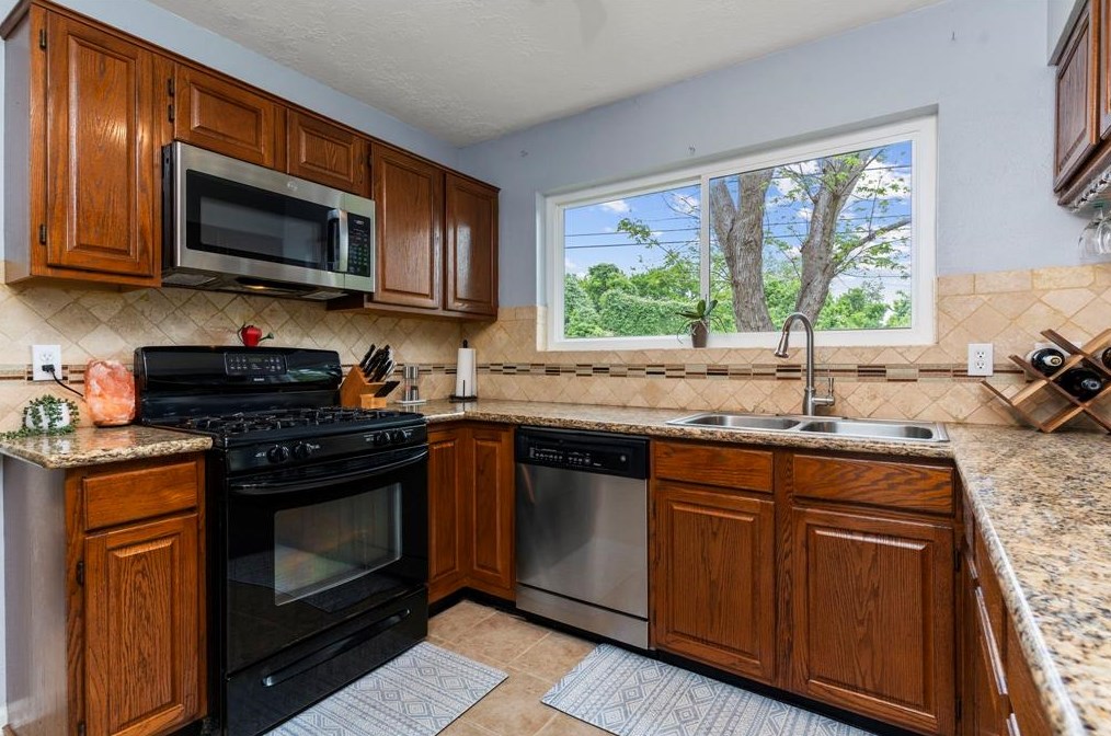 2406 Cannons Hall Ct, Richmond TX exterior