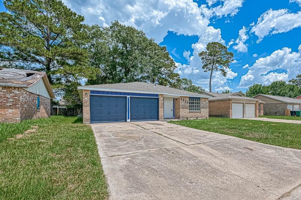 8638 Valley Flag Dr, Houston, TX 77078