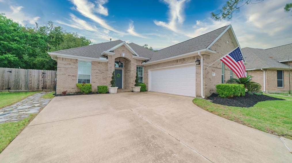 4529 Williamhurst Ln, League City, TX 77573