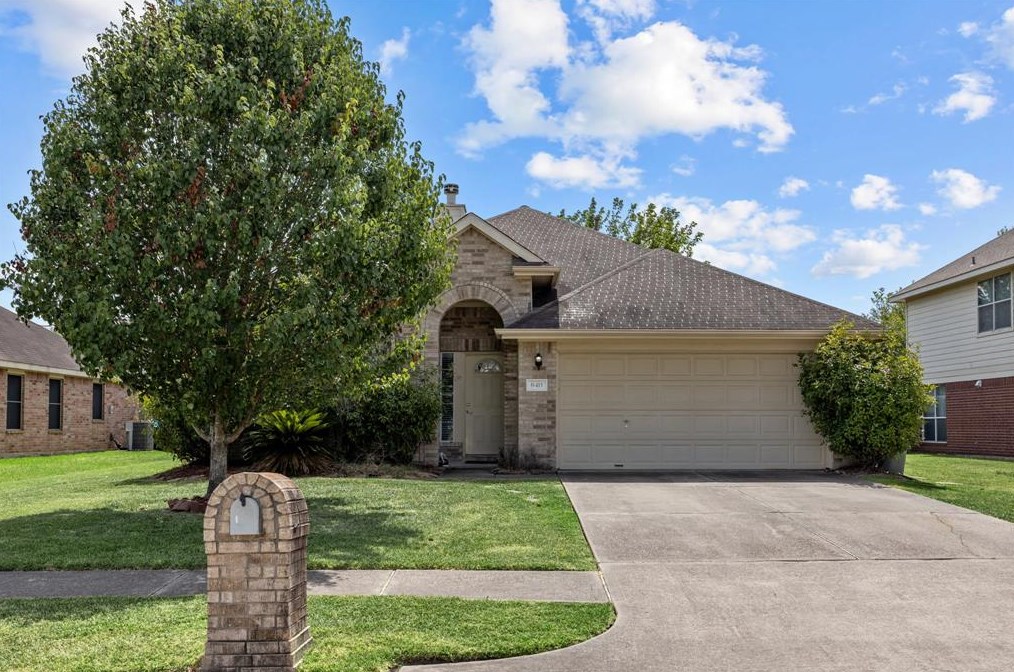 8411 Tarragon Ln, Baytown, TX 77521-6511