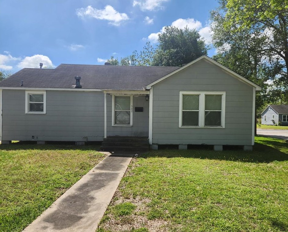 502 E Church St, Jones Creek, TX 77437