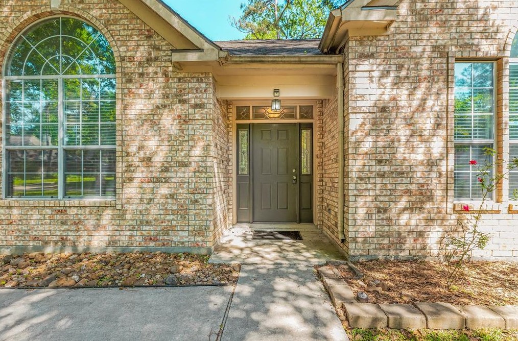 54 Summer Cloud Dr, Spring TX  77381-0066 exterior