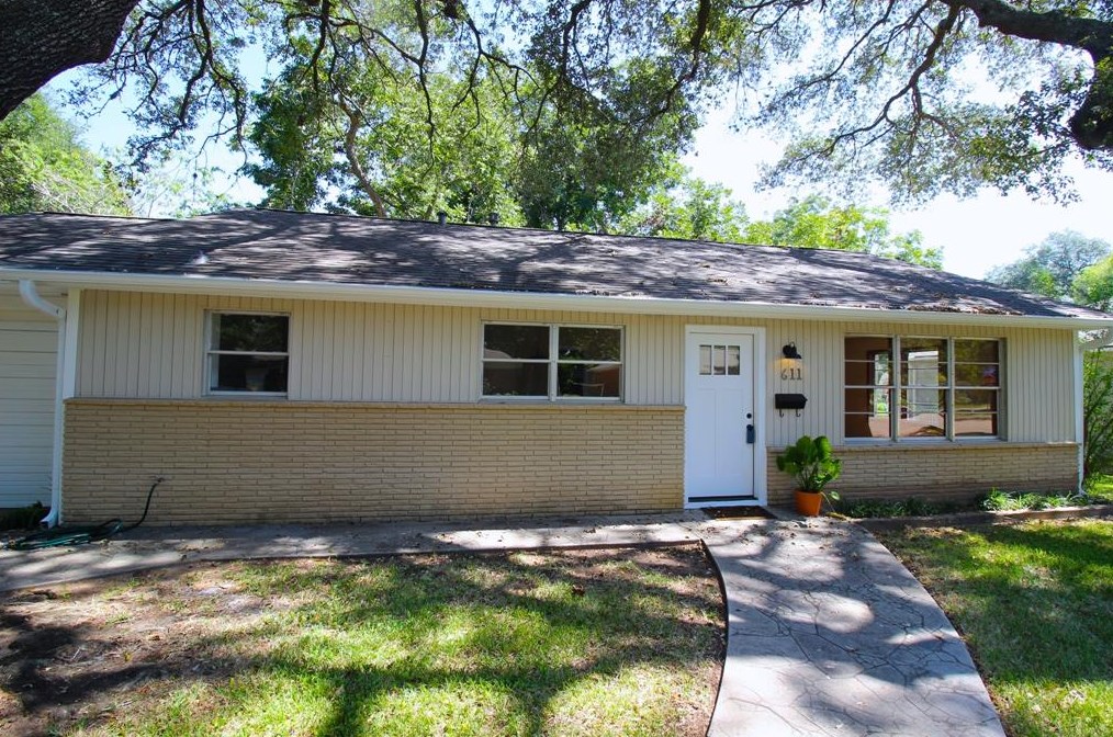 611 Belknap St, Sugar Land, TX 77478-3209