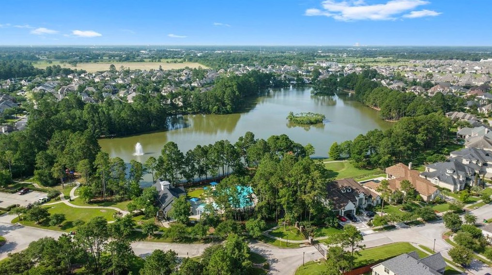 5915 Pinelake Xing Dr, Spring TX 77379-2531 exterior