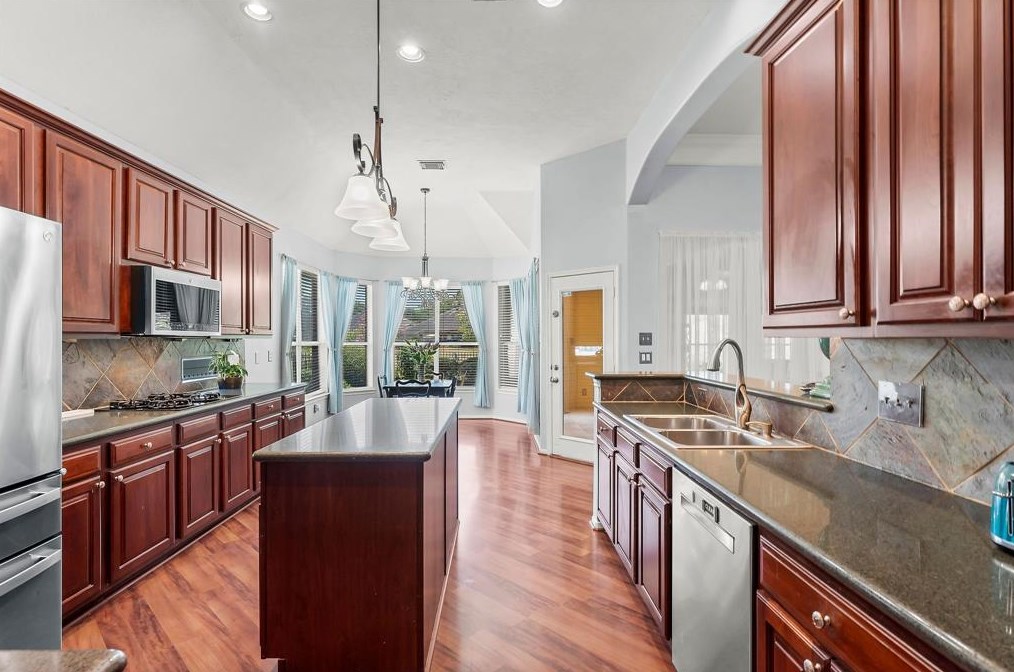 5915 Pinelake Xing Dr, Spring TX 77379-2531 exterior