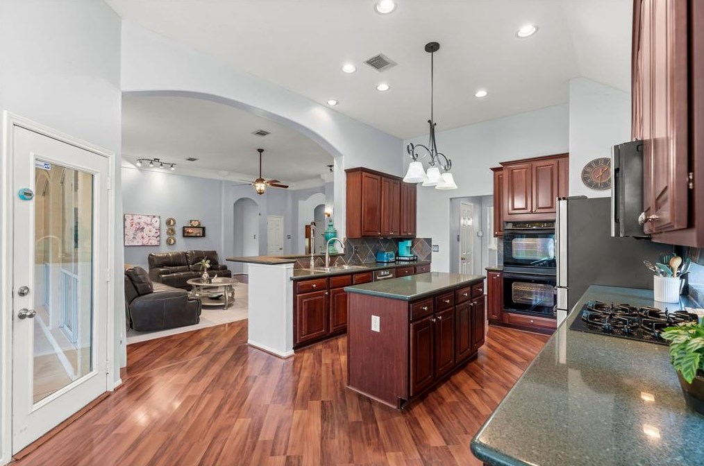 5915 Pinelake Xing Dr, Spring TX 77379-2531 exterior