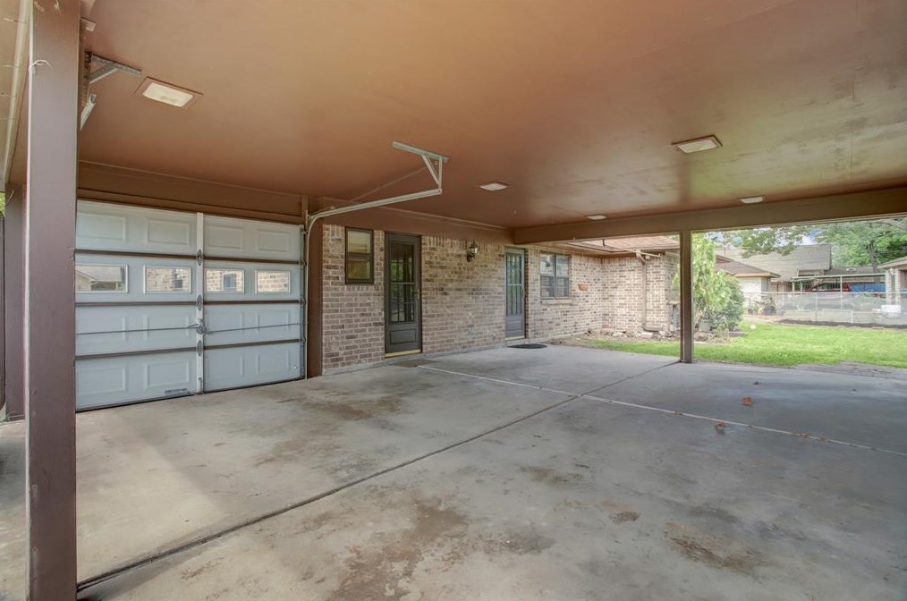 1822 Droxford Dr, Houston TX  77008-3104 exterior