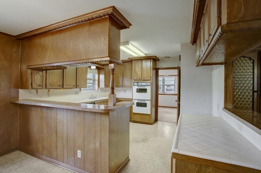 1822 Droxford Dr, Houston TX  77008-3104 exterior