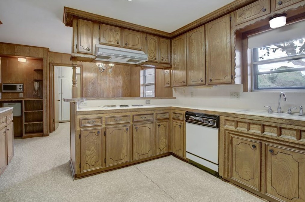1822 Droxford Dr, Houston TX  77008-3104 exterior