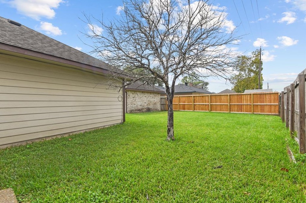 6835 Middlefield Dr, Pasadena TX 77505-5513 exterior