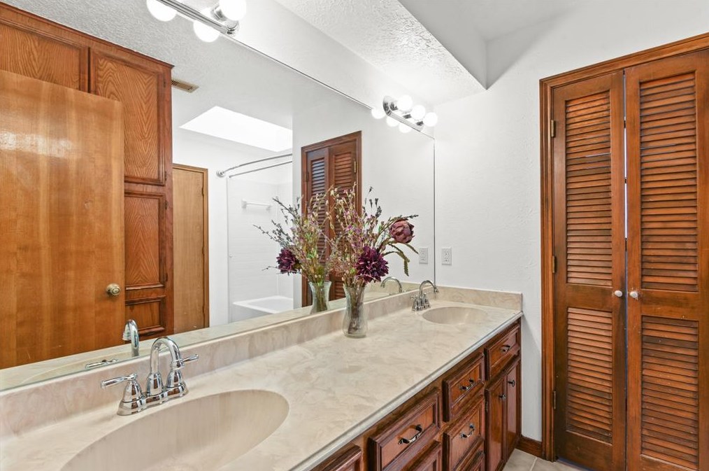 6835 Middlefield Dr, Pasadena TX 77505-5513 exterior