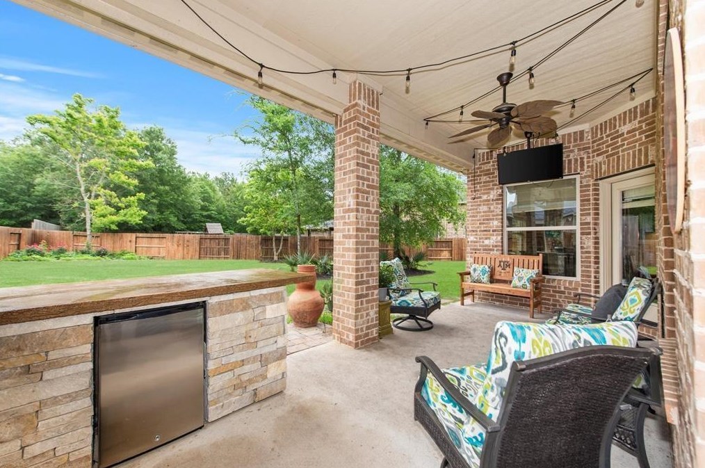 8323 Floating Heart Ct, Conroe, TX 77385