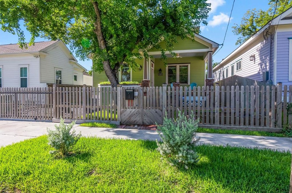 1305 Summer St, Houston, TX 77007
