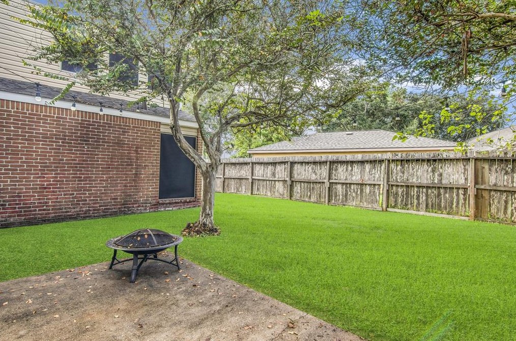 10630 Sageberry Dr, Houston TX  77089-2102 exterior