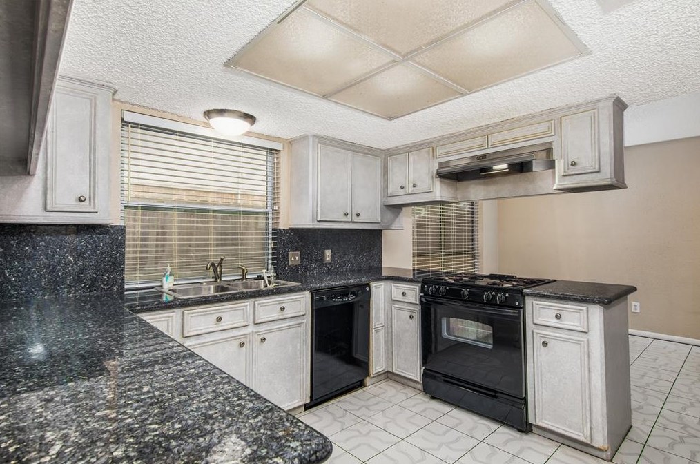 10630 Sageberry Dr, Houston TX  77089-2102 exterior