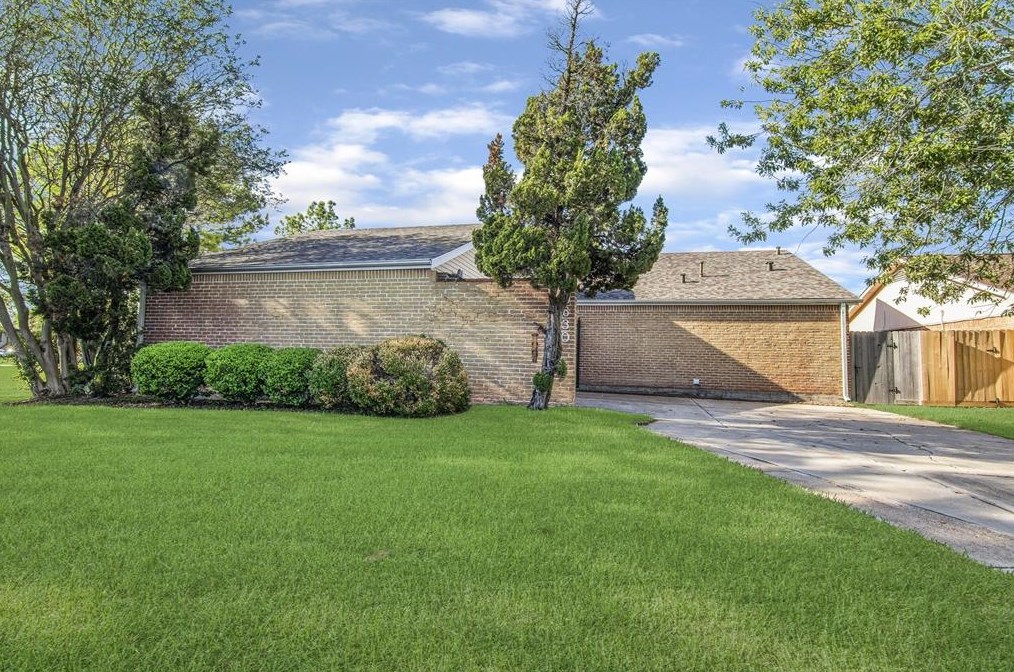 10630 Sageberry Dr, Houston TX  77089-2102 exterior