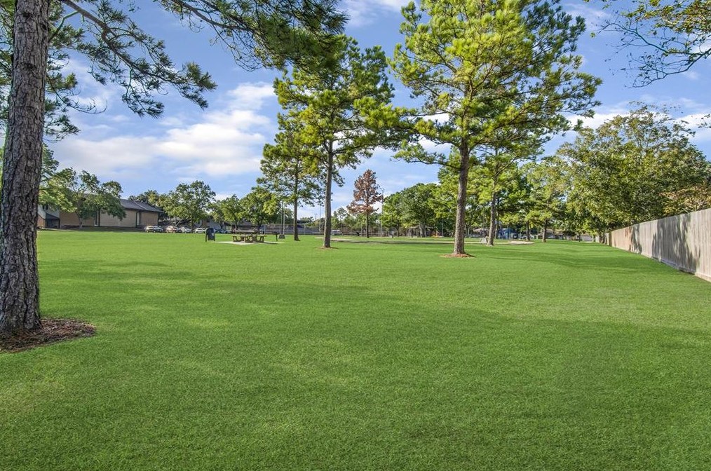 10630 Sageberry Dr, Houston TX  77089-2102 exterior