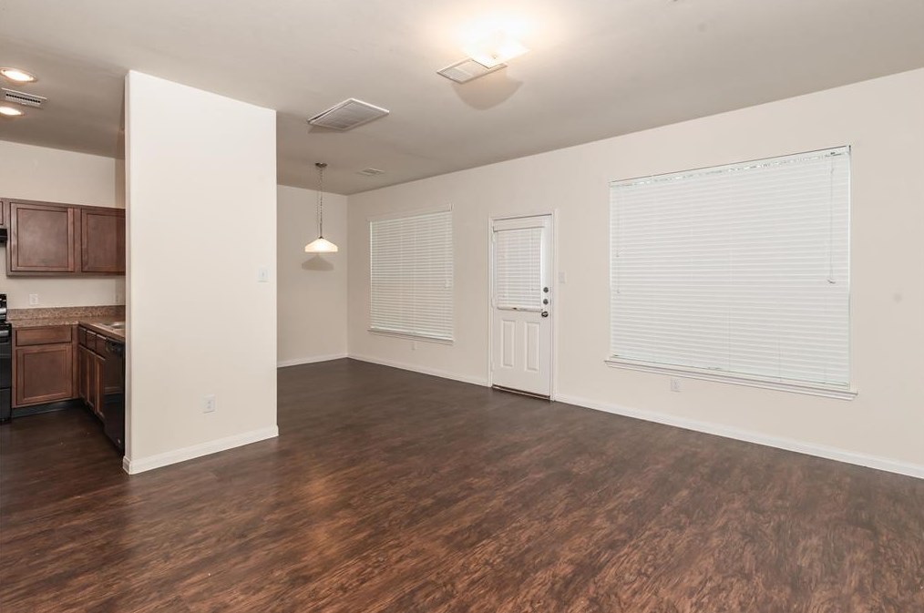 14446 Acuna Ln, Houston, TX 77045