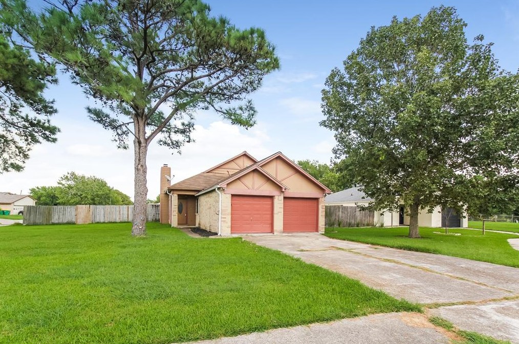 5406 Carousel Cir, Baytown, TX 77521