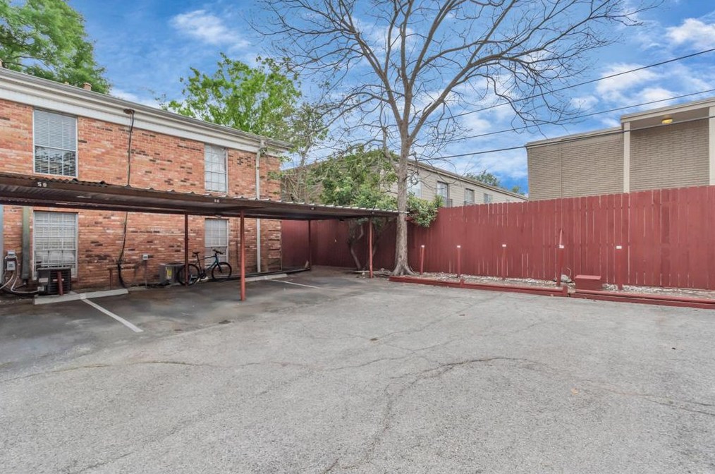 3224 Timmons Ln, Houston TX  77027-5923 exterior