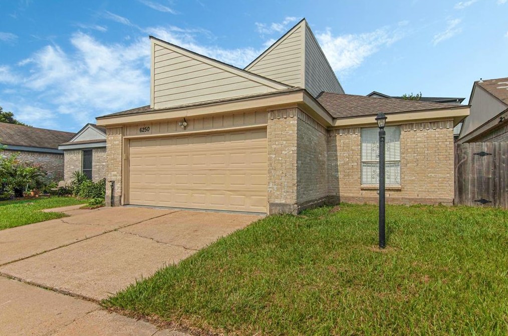 6250 Briar Glade Dr, Houston, TX 77072-1510