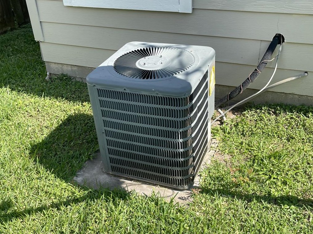 5647 Lotus St, Houston TX  77045-3123 exterior