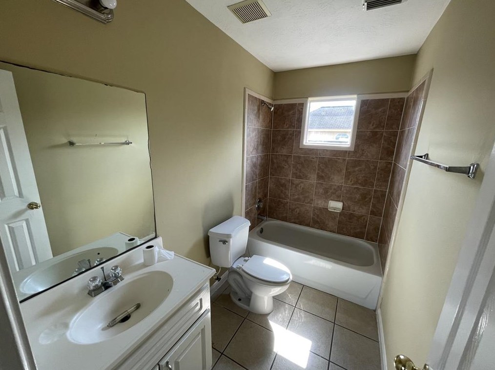 5647 Lotus St, Houston TX  77045-3123 exterior