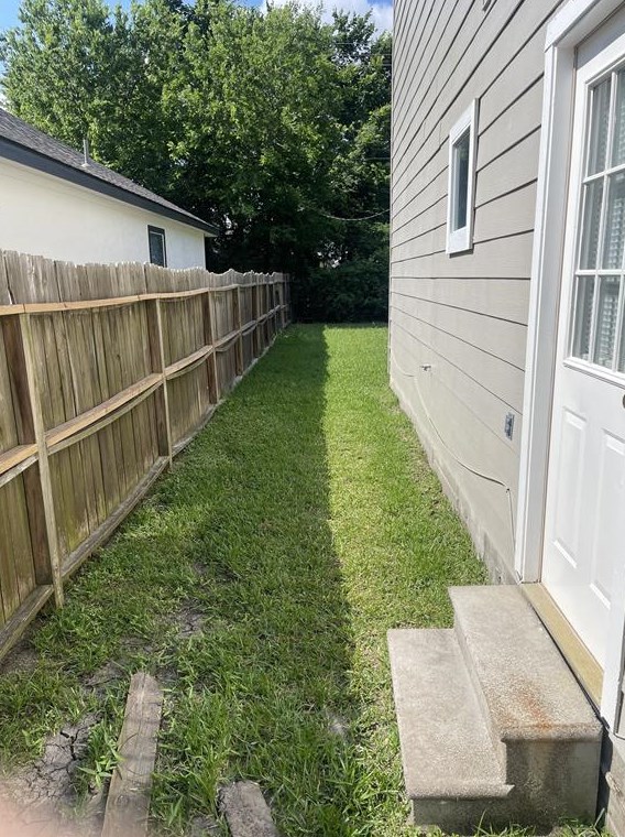 5647 Lotus St, Houston TX  77045-3123 exterior